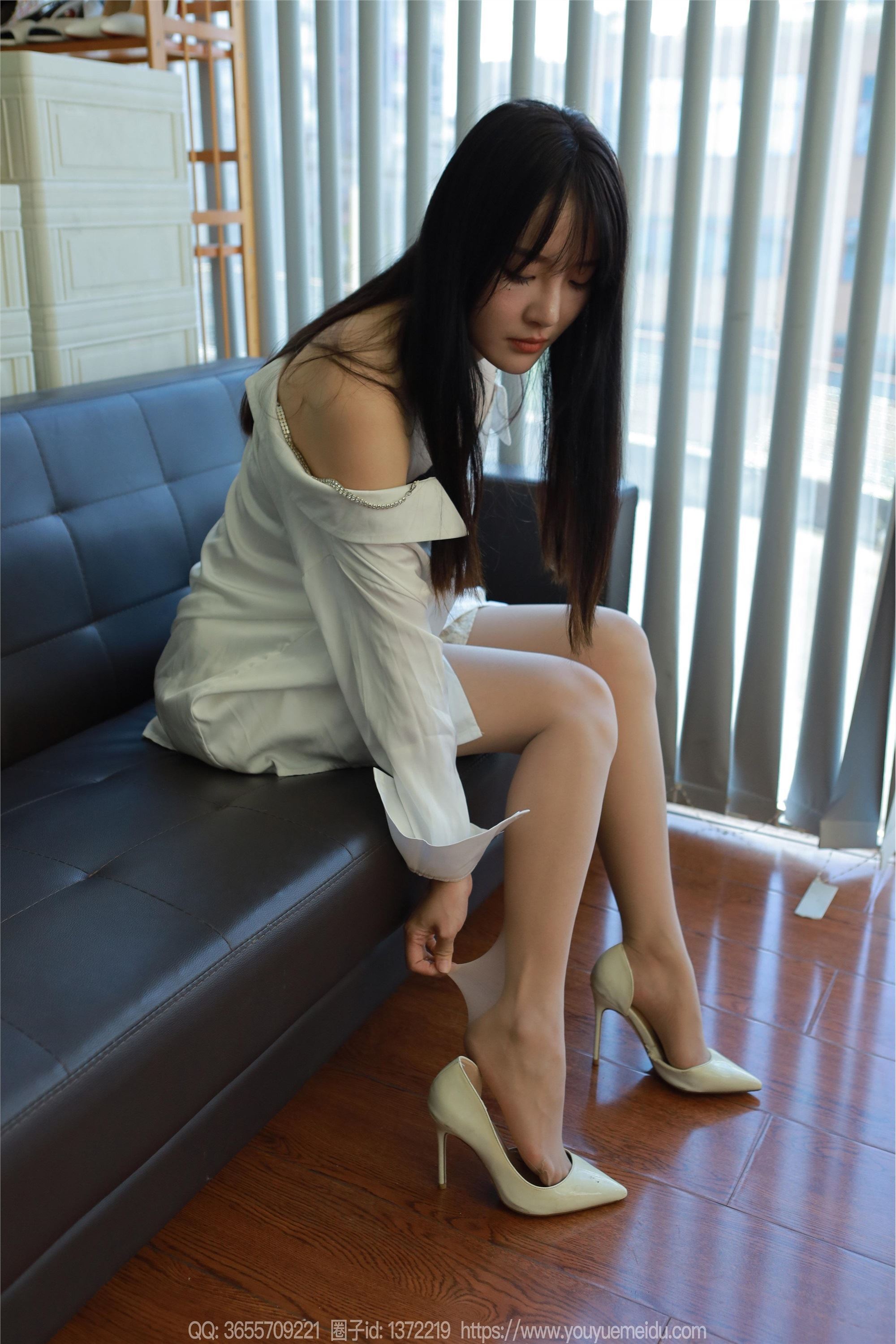 IESS异思趣向  2024.08.26 丝享家 1829 婉萍《一字肩衬衣》